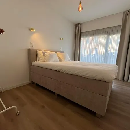Bright With Private Parking Near Centre