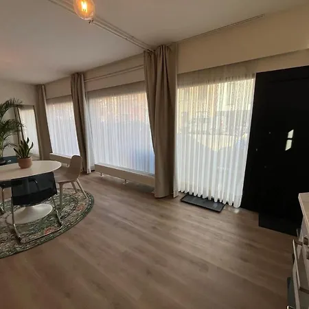 Bright With Private Parking Near Centre Ghent
