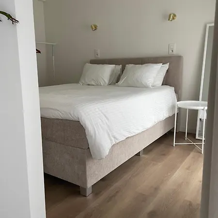 Apartment Bright With Private Parking Near Centre *