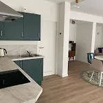 Bright With Private Parking Near Centre Apartamento *