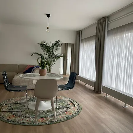 Apartamento Bright With Private Parking Near Centre