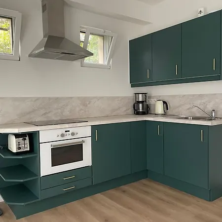 Bright With Private Parking Near Centre Апартаменти Гент